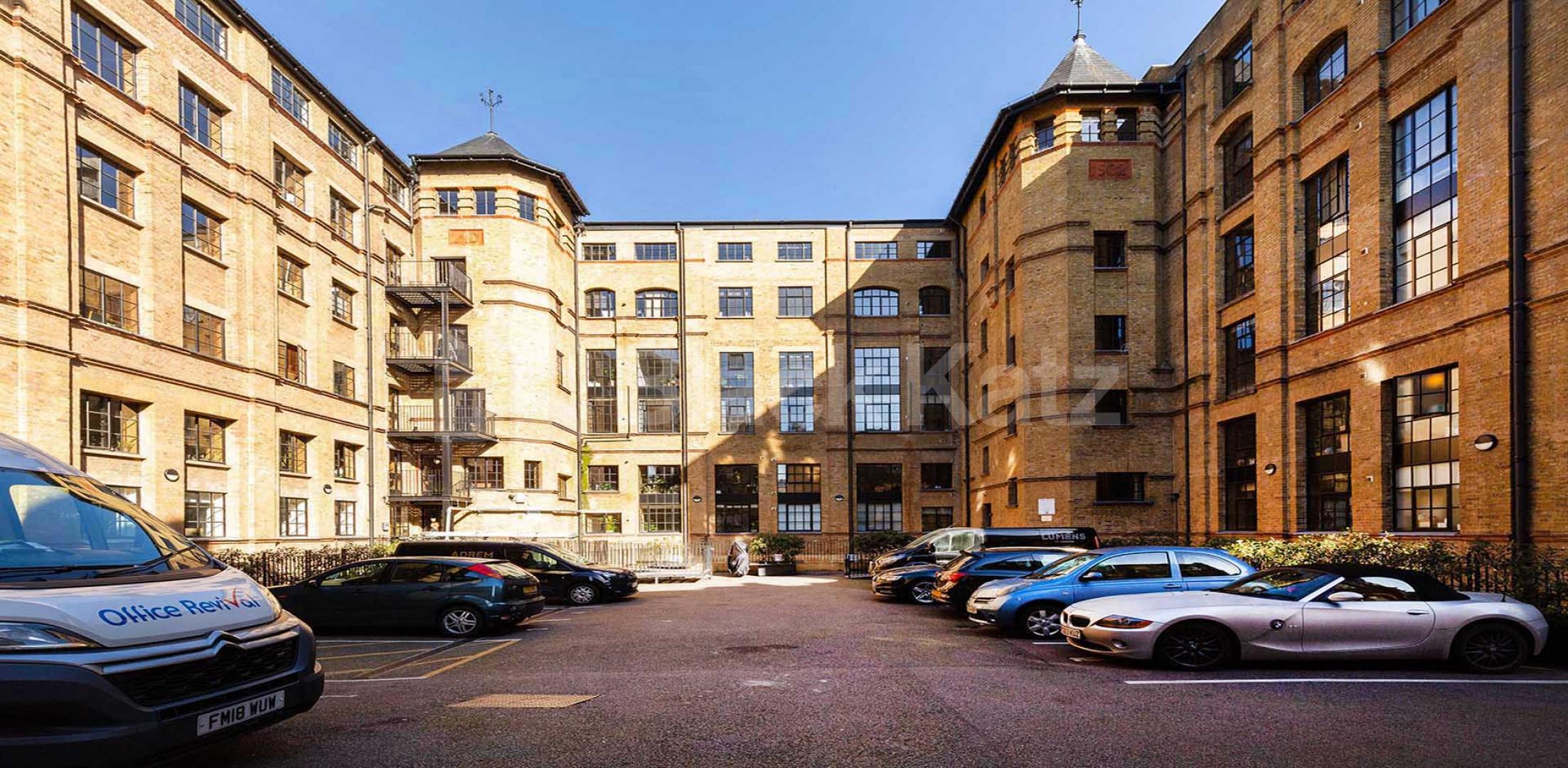 Studio apartment with loft style features in a modern private development  Tyssen Street - Springfield House, Dalston